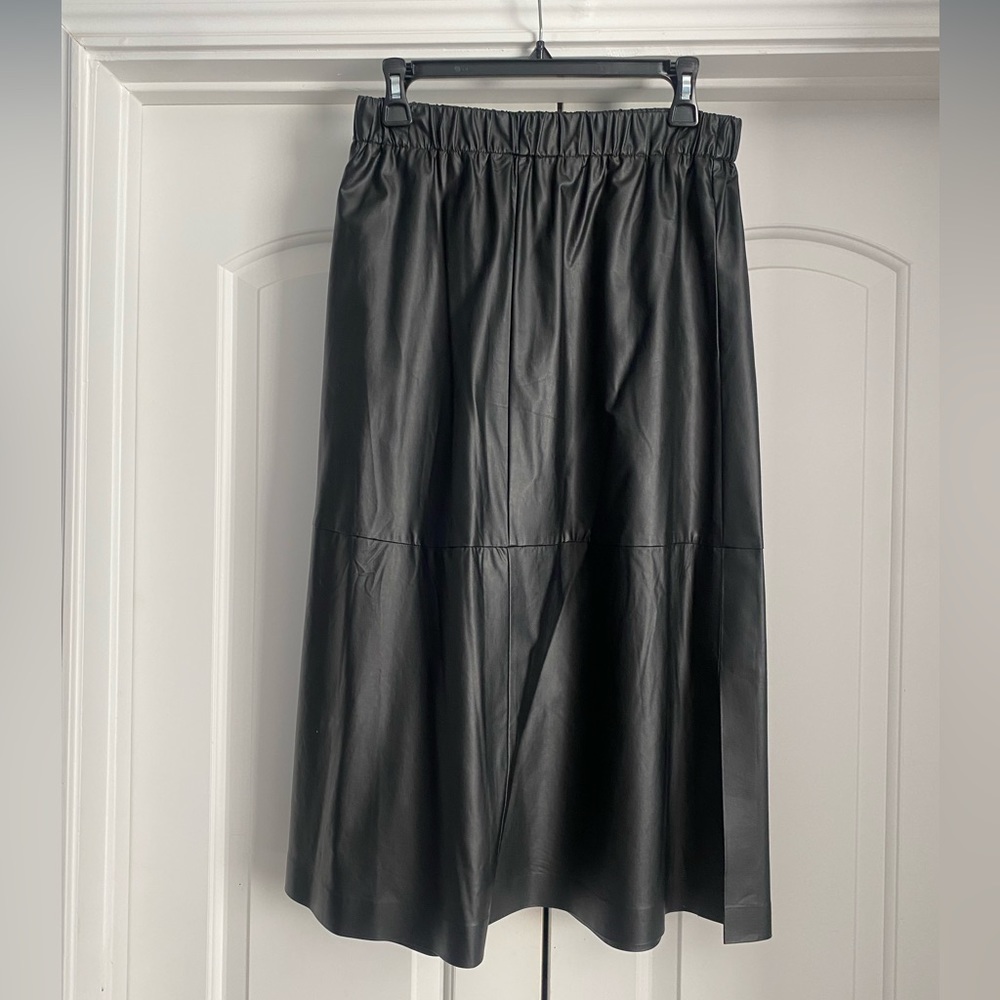 Black vegan leather midi skirt - M